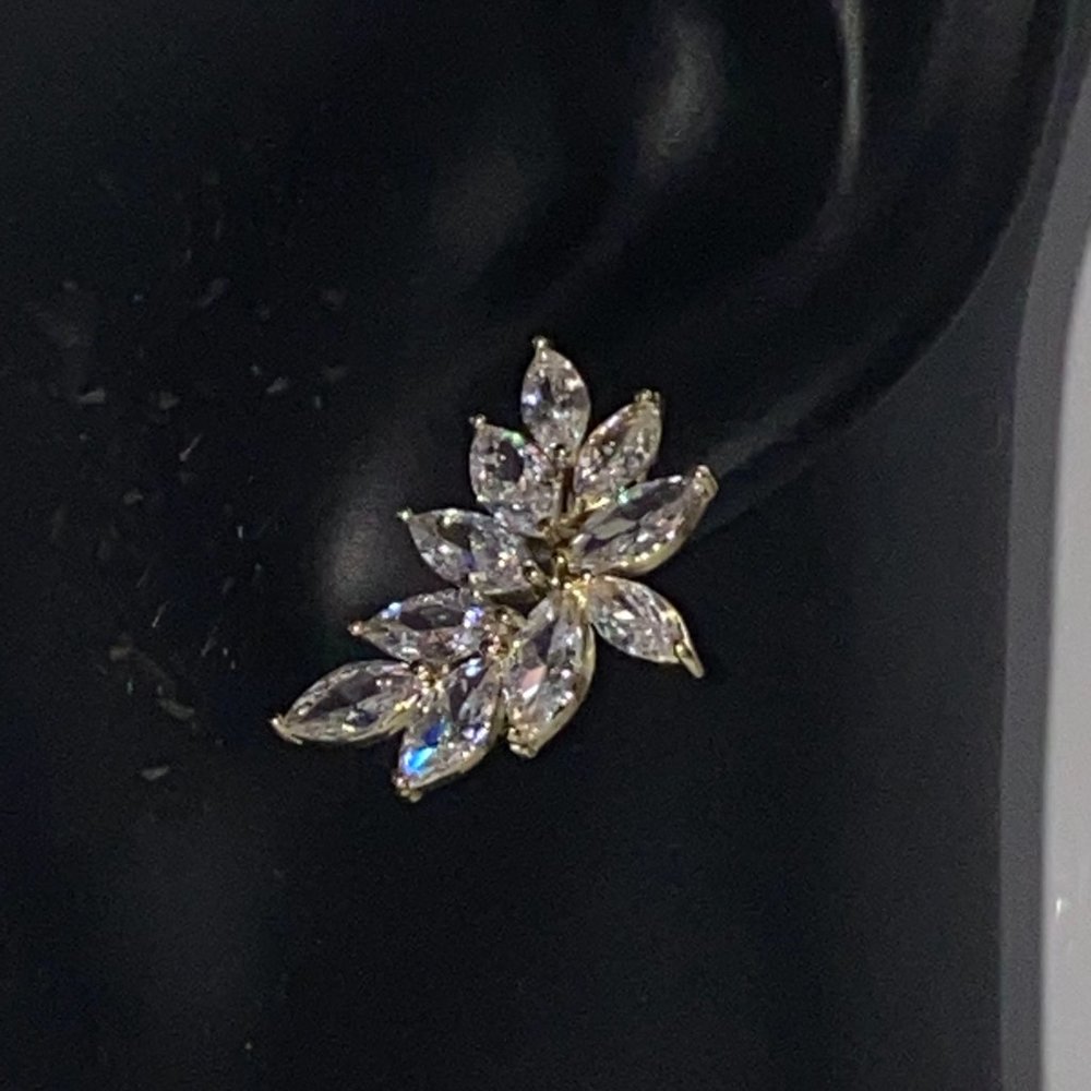 Marquise Cut Cubic Zirconia Stones in Leaf Pattern - Picture 6 of 7
